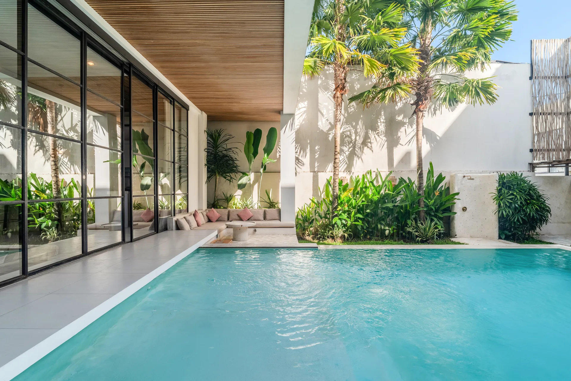 Arrova Bali Berawa, Luxurious and Spacious 3BR Villa Located in Canggu