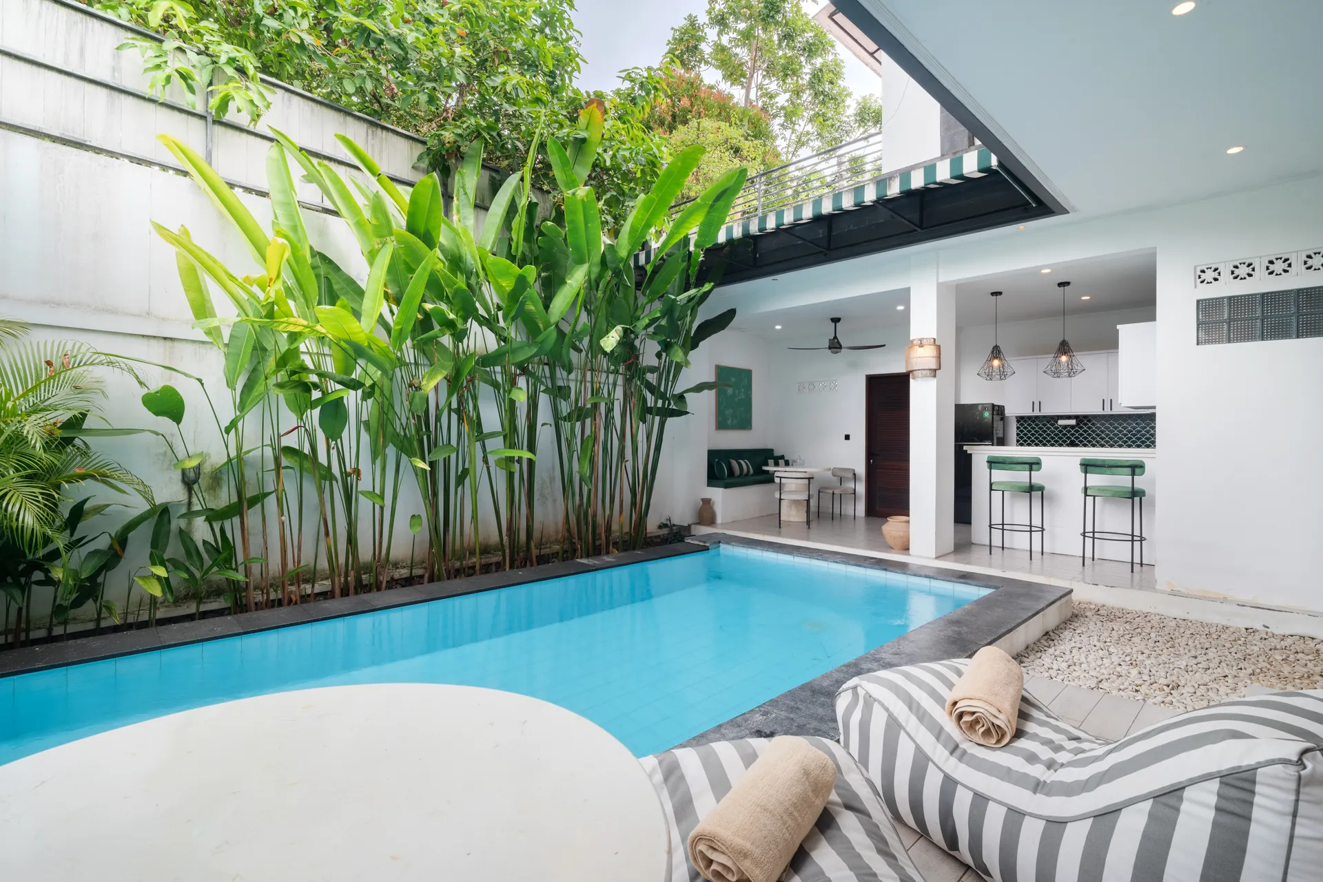 The Fallons Villa Berawa, Stylish 2BR Villa Near Berawa Beach 