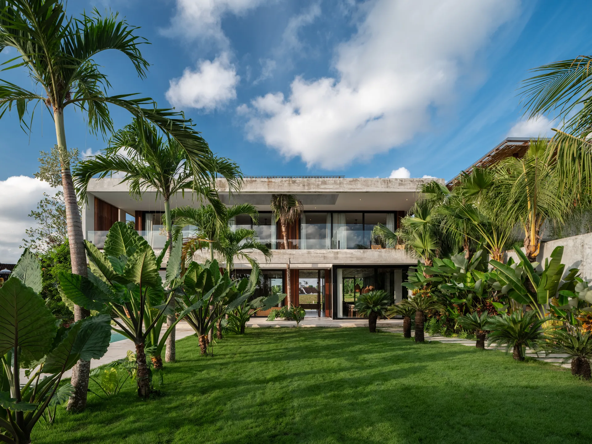 Villa Famara Bali Pererenan, Spacious Luxury 4-Bedrooms Villa with Ricefields View