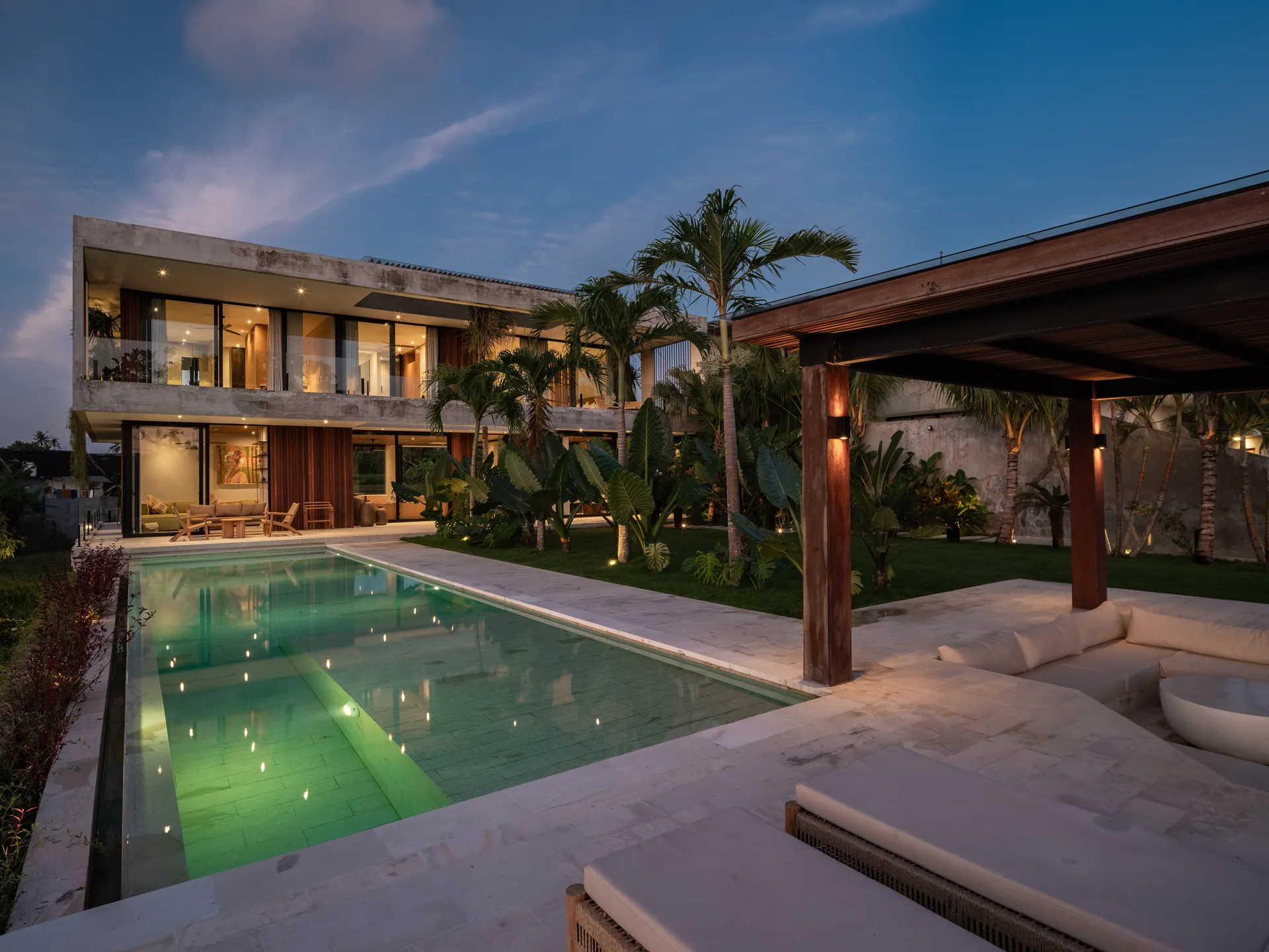 Villa Famara Bali Pererenan, Spacious Luxury 4-Bedrooms Villa with Ricefields View