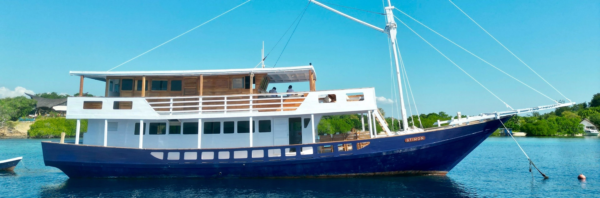 Atimon sailing in Labuan Bajo