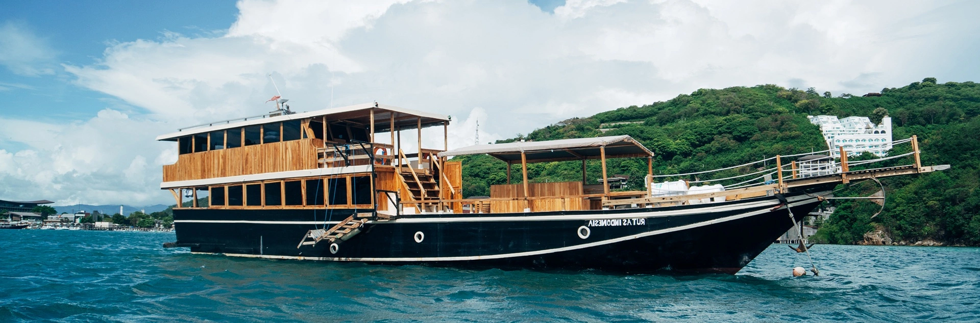Rutas sailing in Labuan Bajo